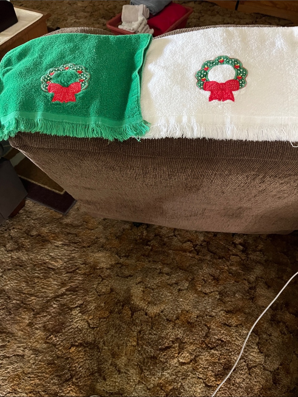 Holiday Wreath Embroidered hand towels Green and White